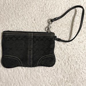 Vintage Signature COACH Black Zip-Top Wristlet
